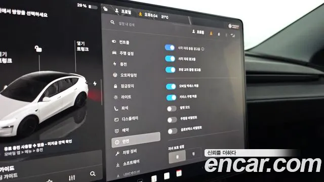 Tesla Model Y 2025
