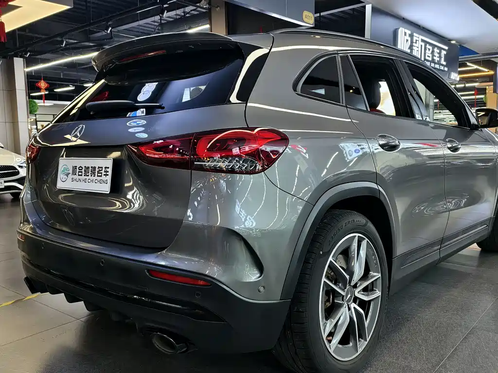 Mercedes-Benz GLA AMG 2021