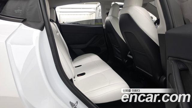 Tesla Model Y 2024