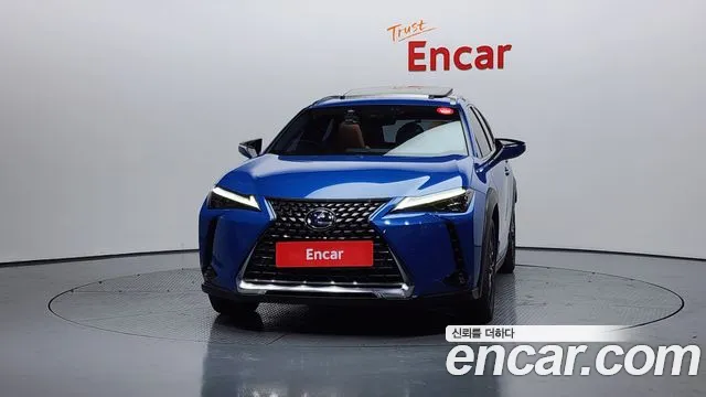 Lexus UX 2021