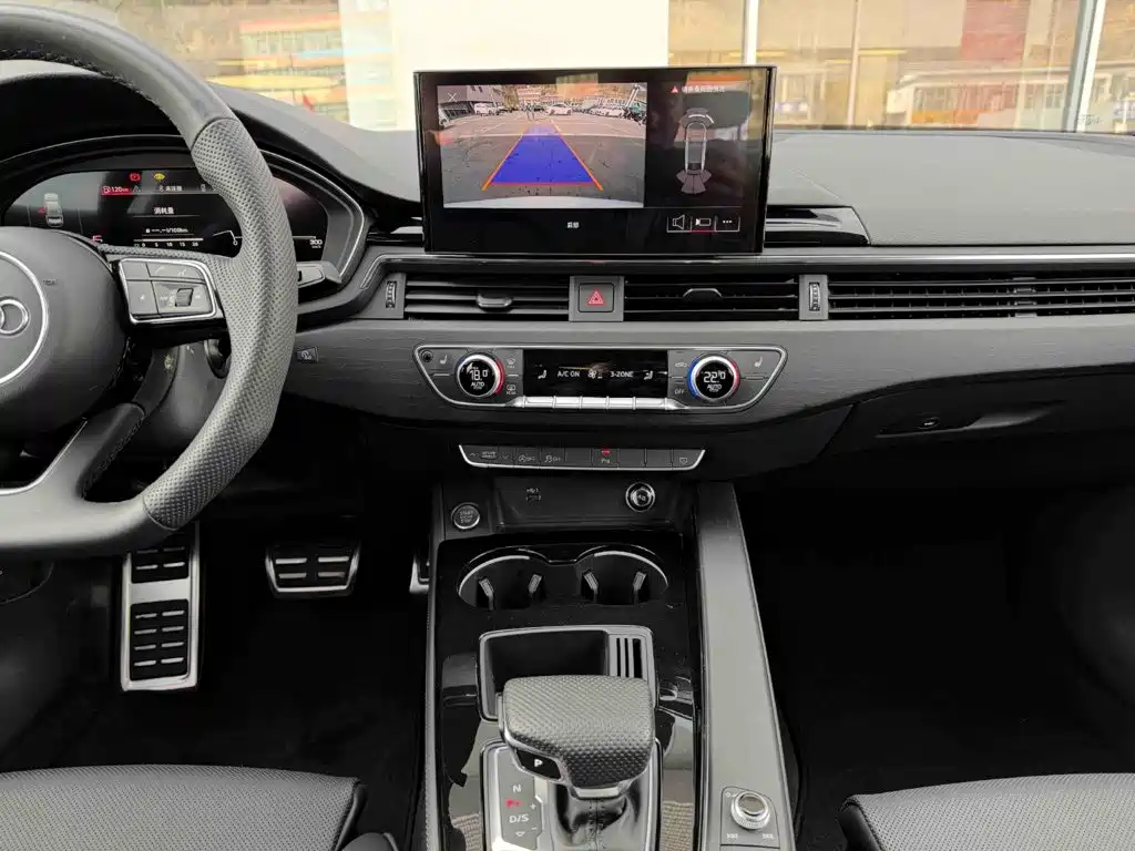 Audi A4 2025