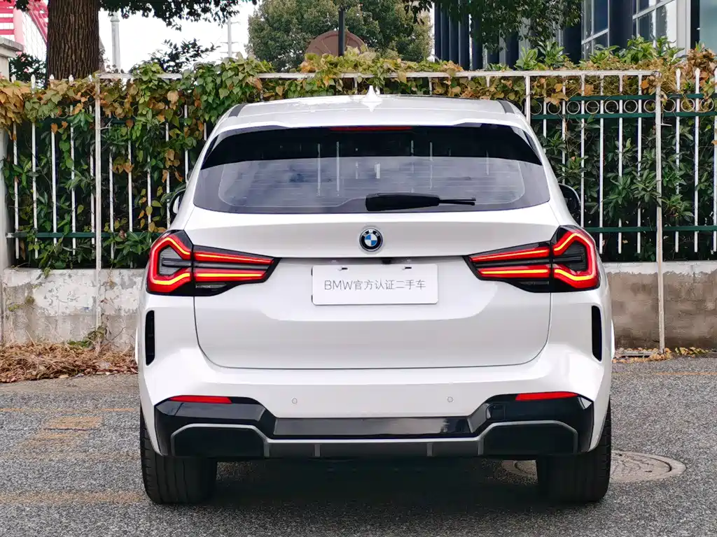 BMW iX3 2024
