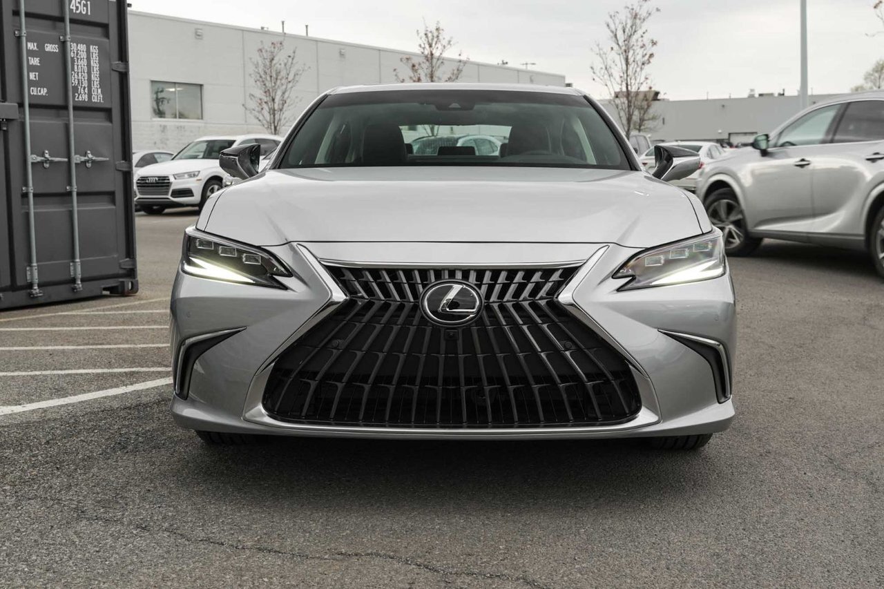 Lexus ES 2025