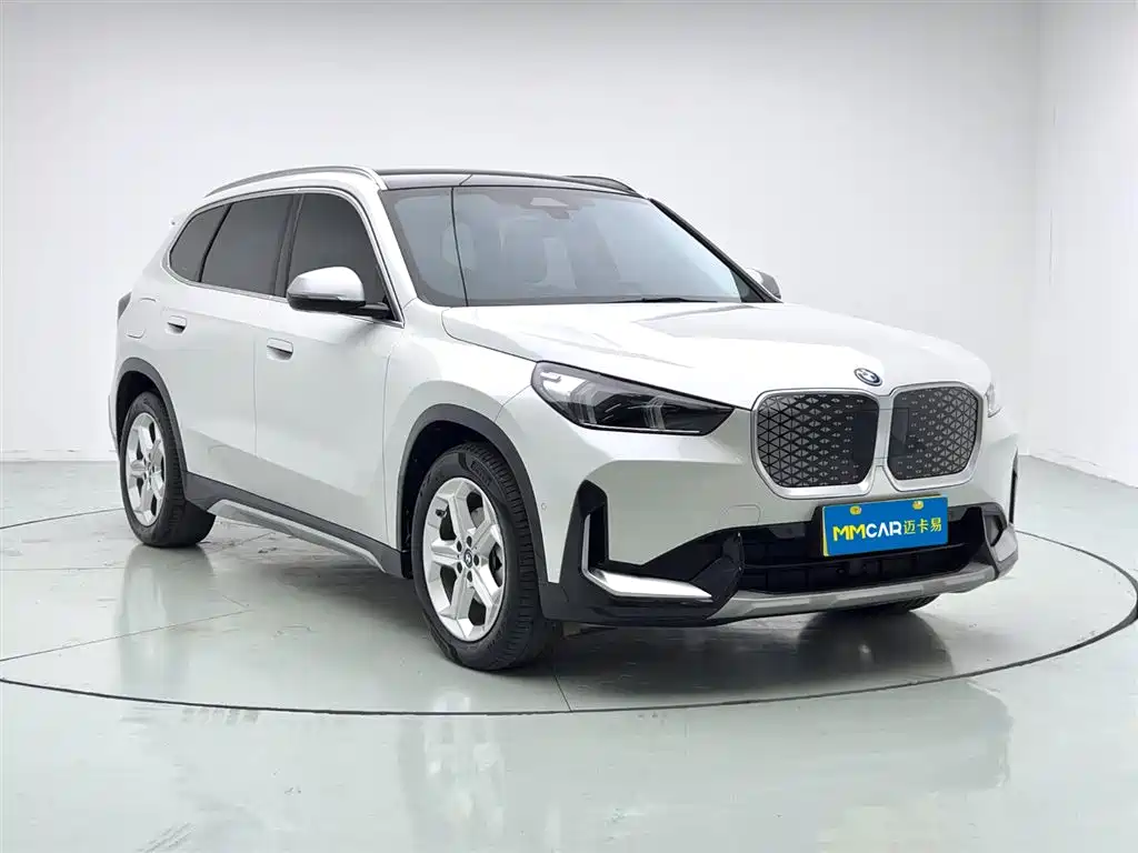 BMW iX1 2024