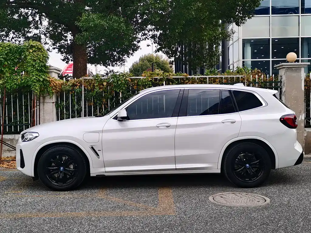 BMW iX3 2024