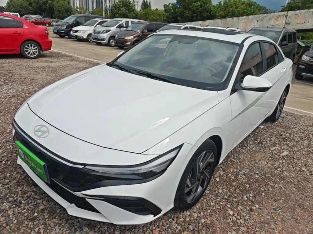 Hyundai Elantra 2024