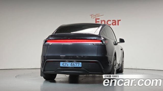 Tesla Model Y 2025