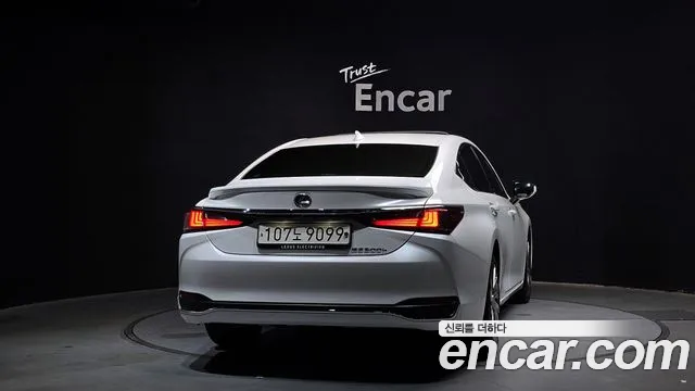 Lexus ES 2024