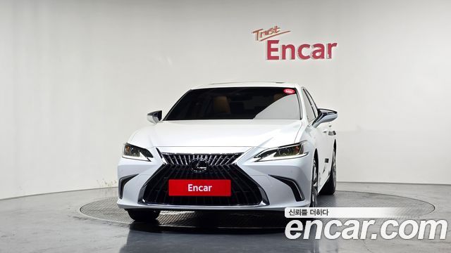 Lexus ES 2023