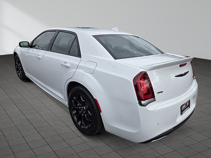 Chrysler 300 2023
