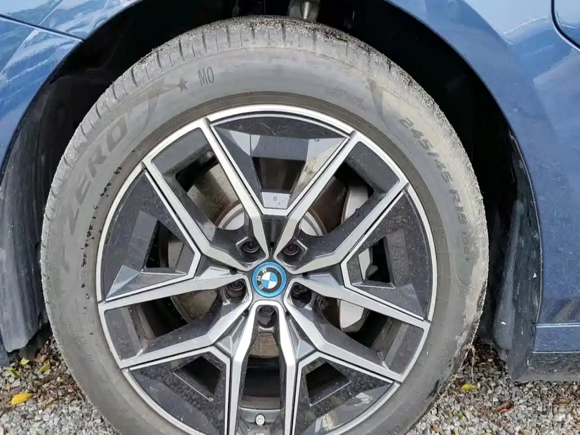 BMW i5 2024
