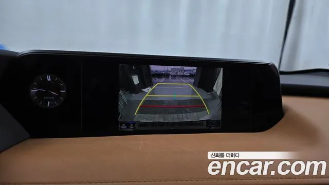 Lexus UX 2021
