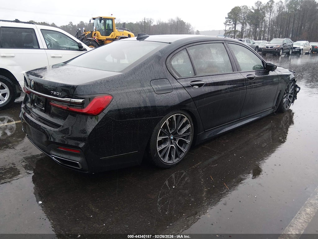 BMW 750 2022
