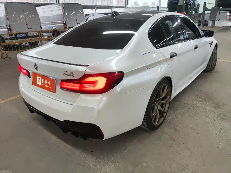 BMW M5 2022