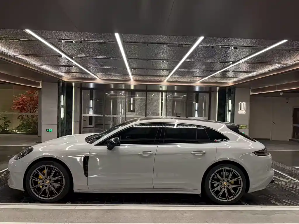 Porsche Panamera 2023