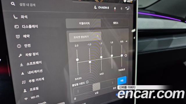 Tesla Model Y 2025