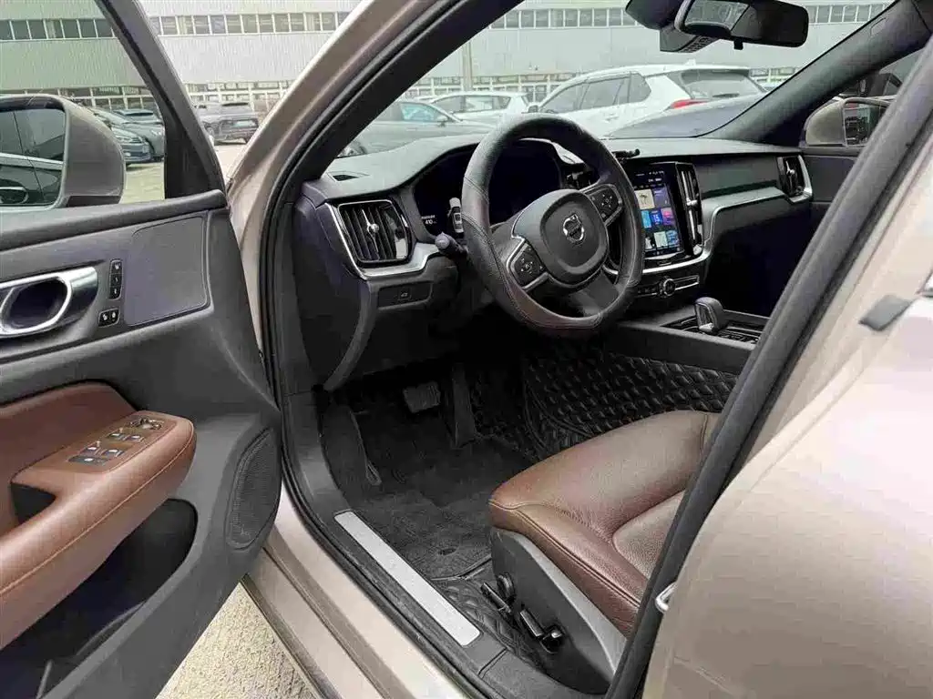 Volvo S60 2023