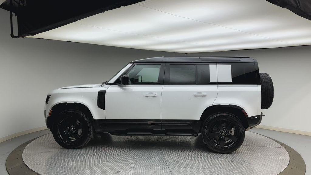 Land Rover Defender 2025