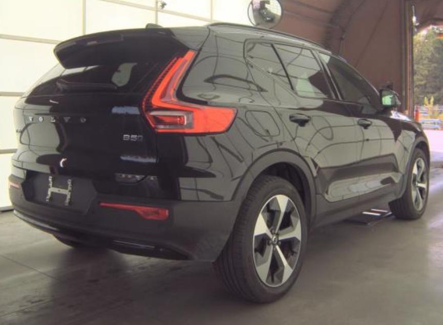 Volvo XC40 2025