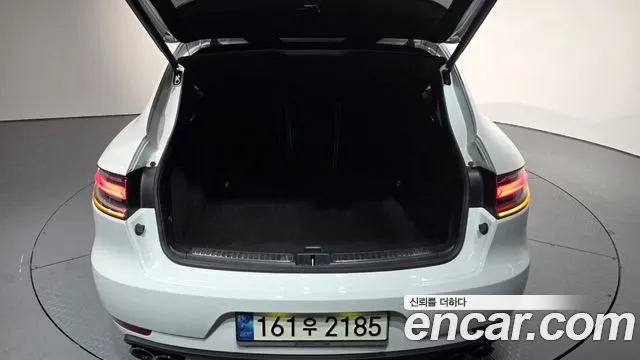 Porsche Macan 2021