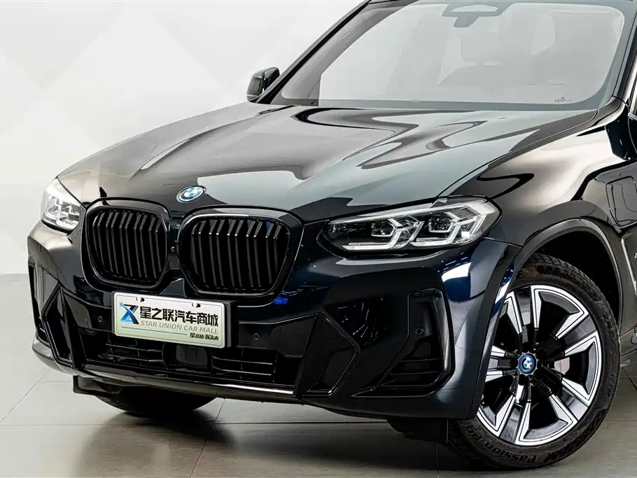 BMW iX3 2024
