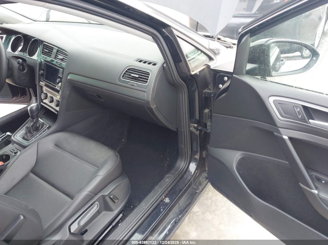 Volkswagen Golf 2021