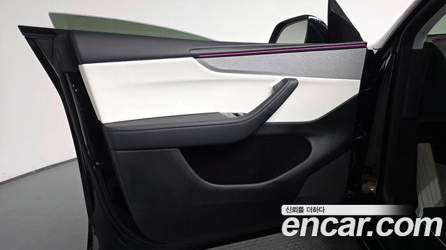 Tesla Model Y 2025