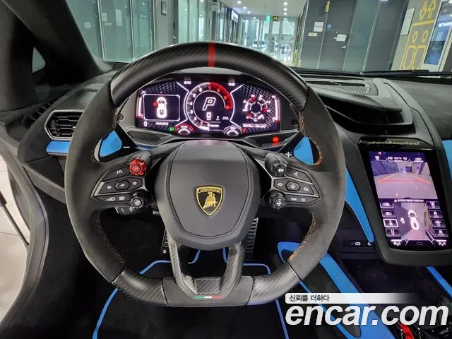 Lamborghini Revuelto 2025