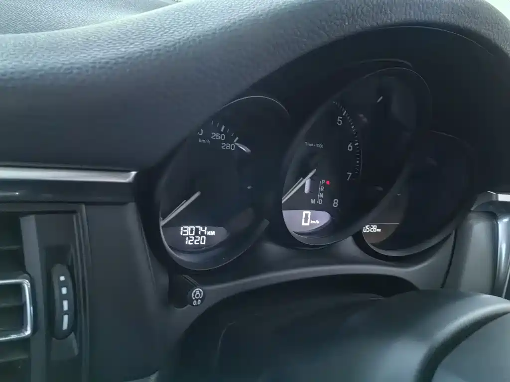 Porsche Macan 2025