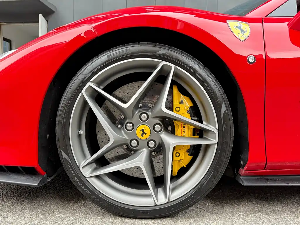 Ferrari F8 2021