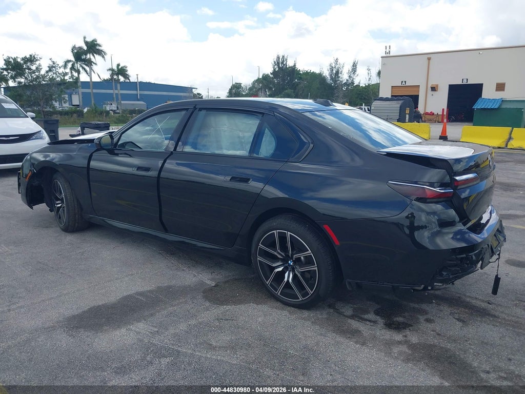 BMW 740 2025