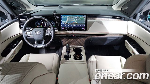 Lexus LM 2025
