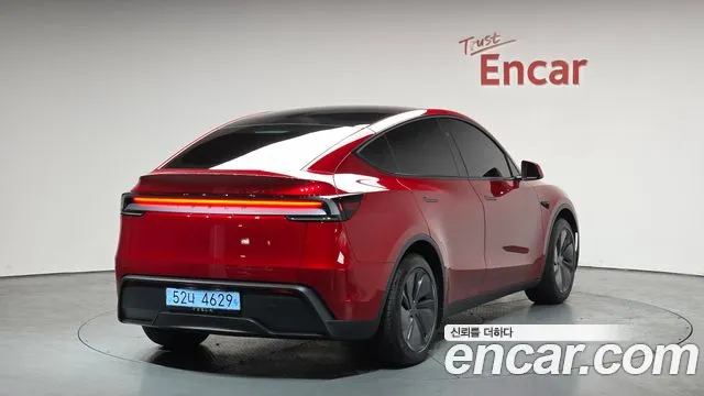 Tesla Model Y 2025