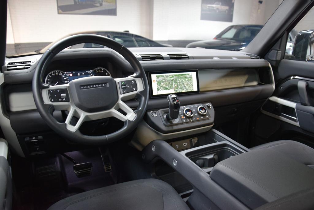 Land Rover Defender 2021