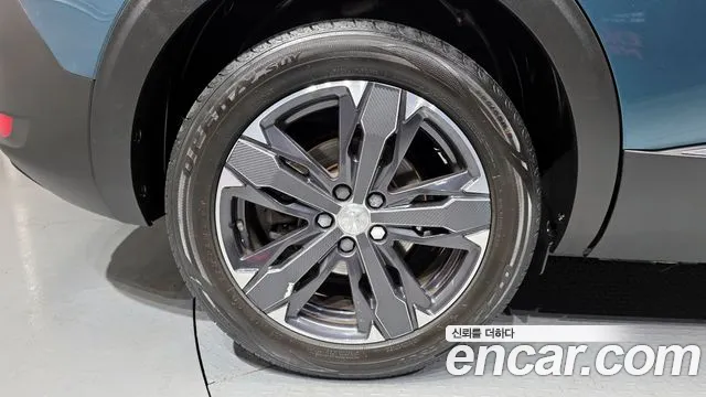 Peugeot 5008 2021