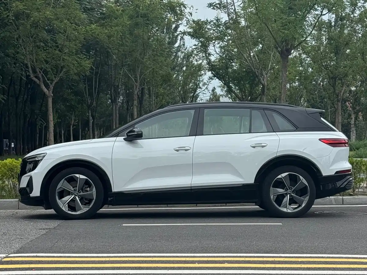Audi Q5 e-tron 2024