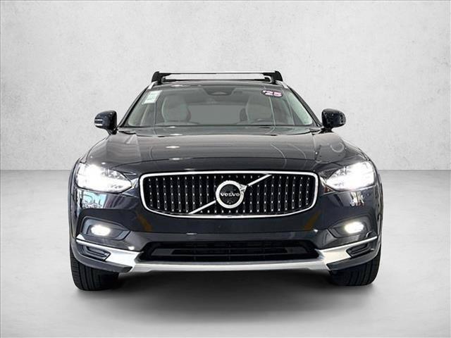 Volvo V90 Cross Country 2025