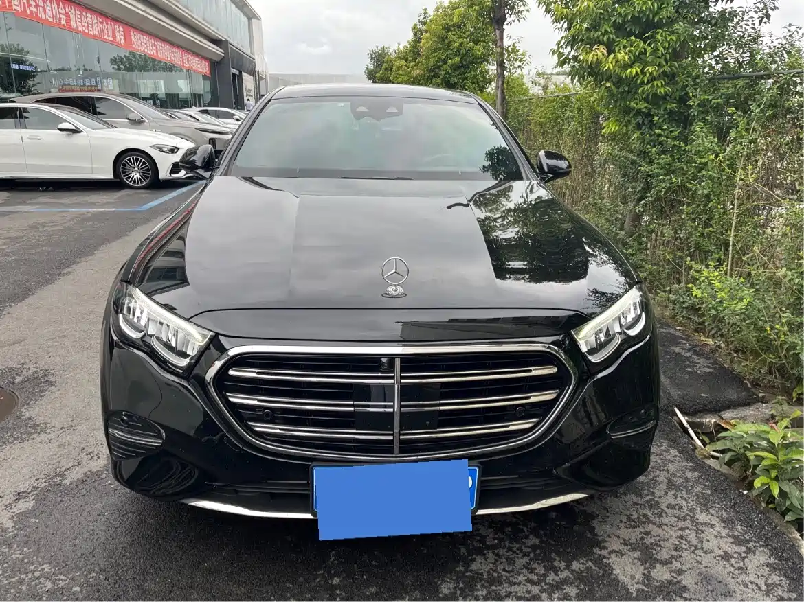 Mercedes-Benz E-Класс 2023
