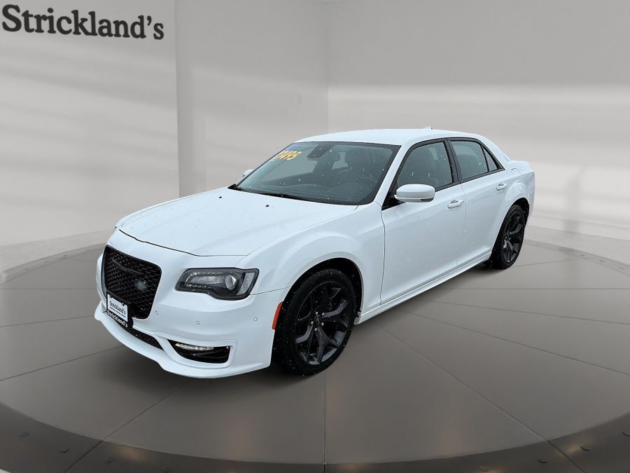 Chrysler 300 2022