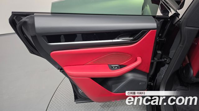 Porsche Macan 2025
