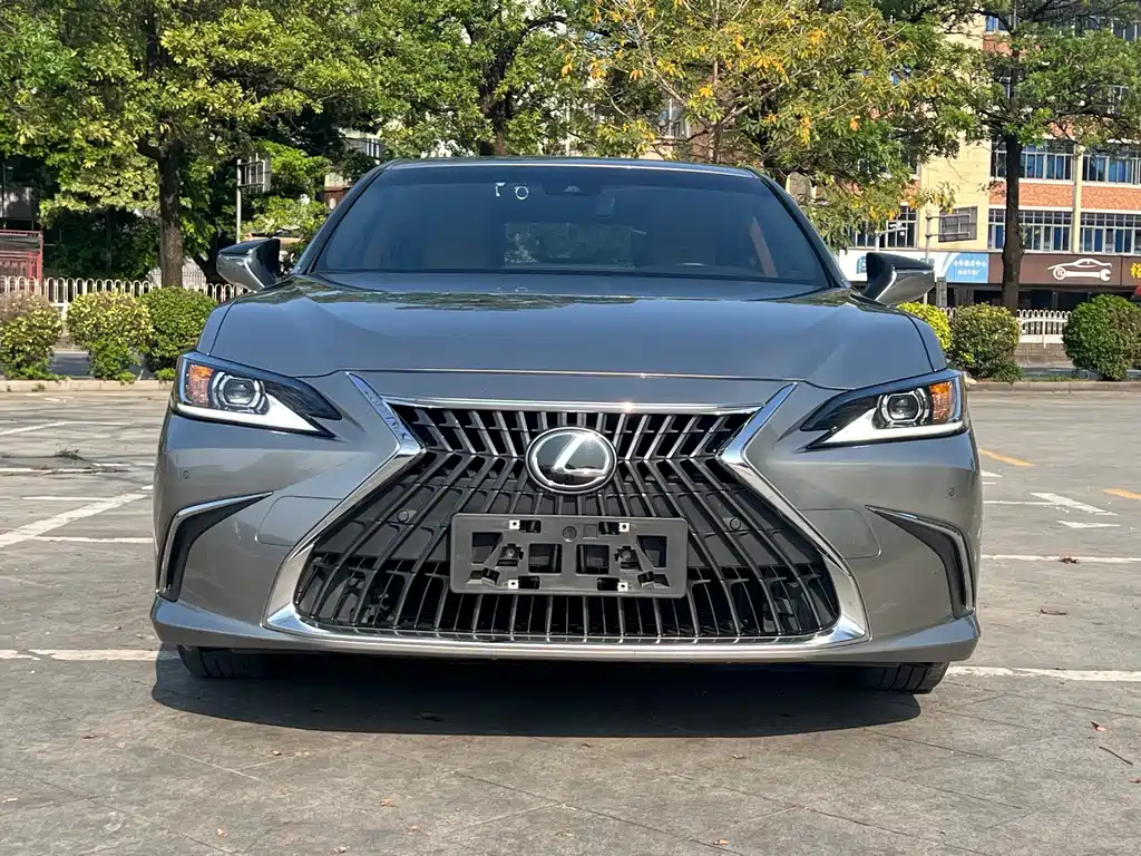 Lexus ES 2023