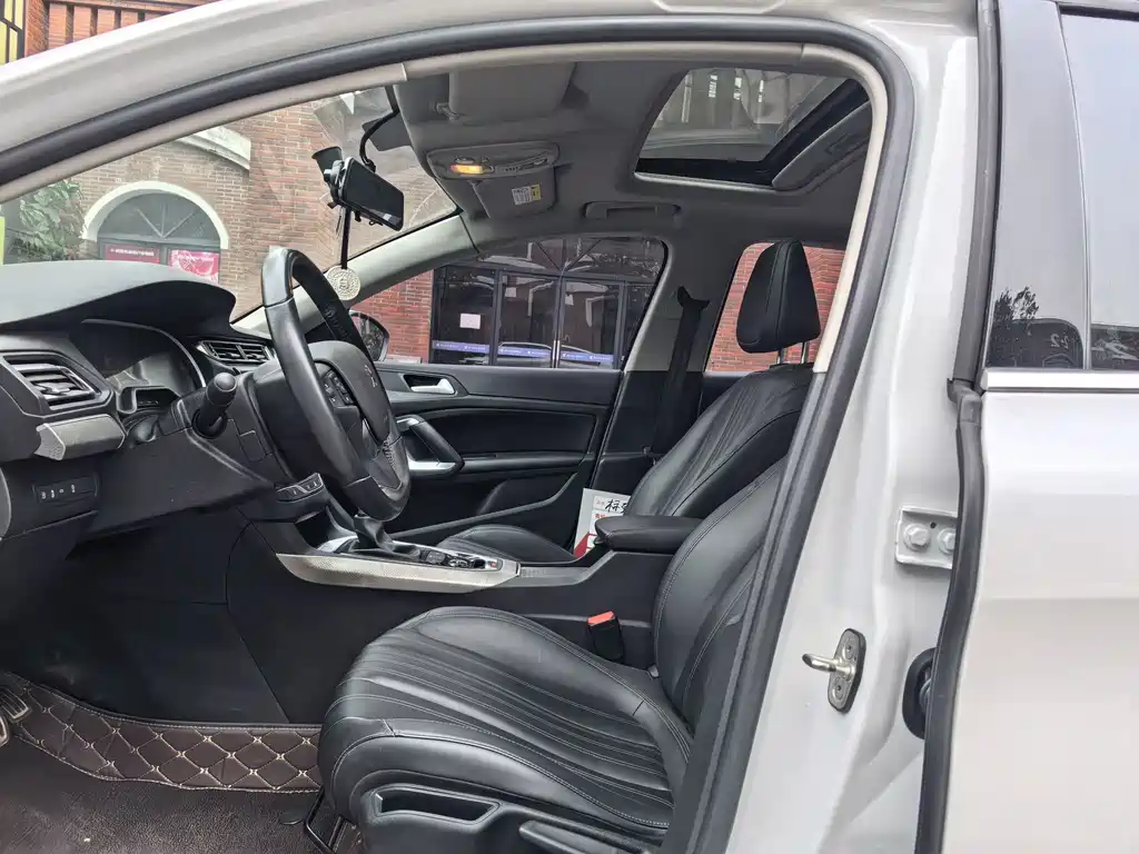 Peugeot 408 2021