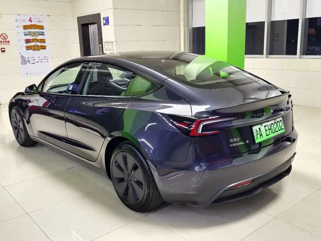 Tesla Model 3 2024