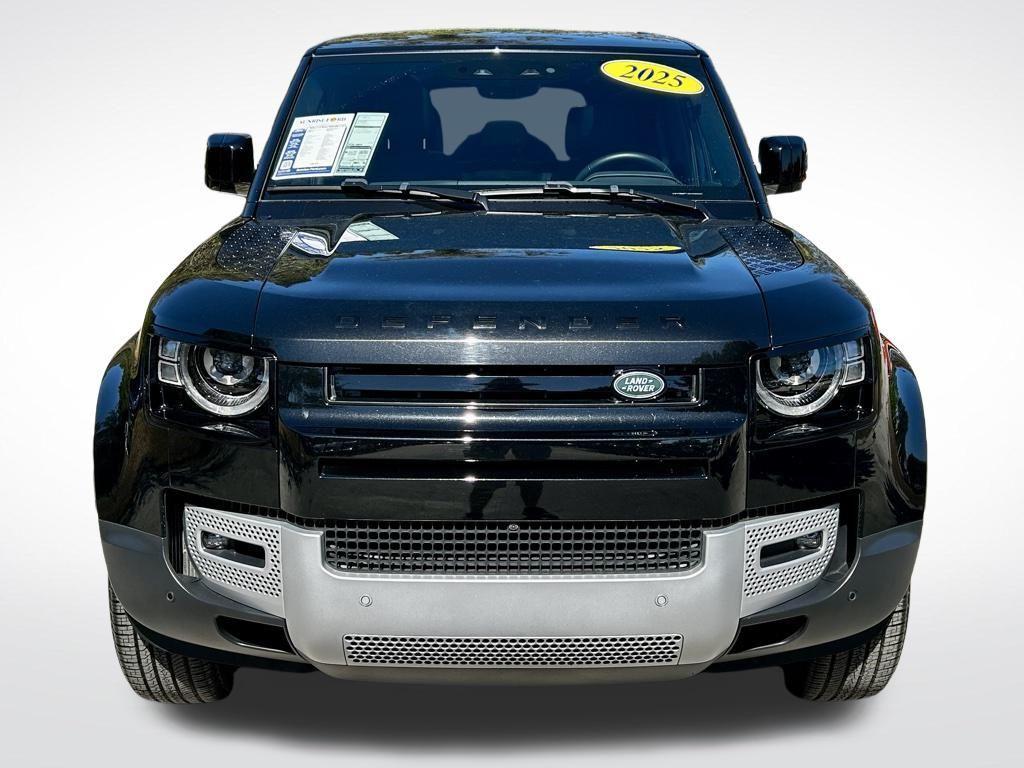 Land Rover Defender 2025