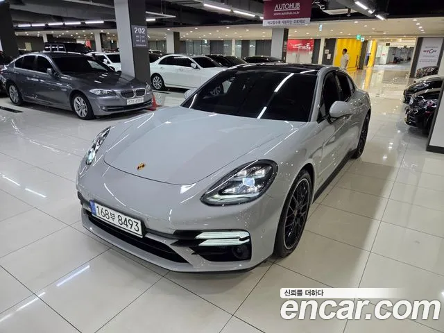 Porsche Panamera 2022
