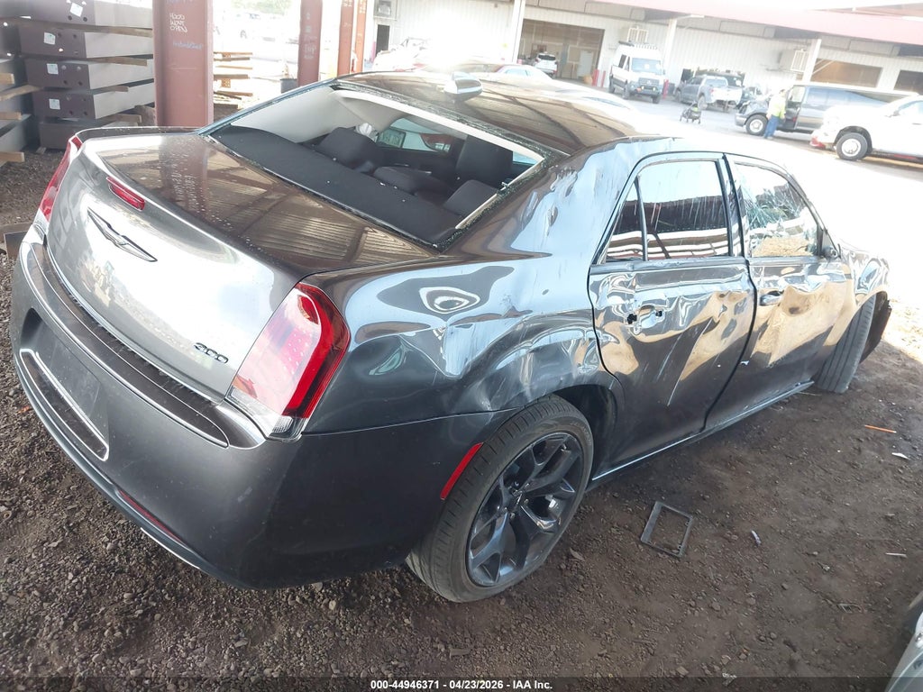Chrysler 300 2023