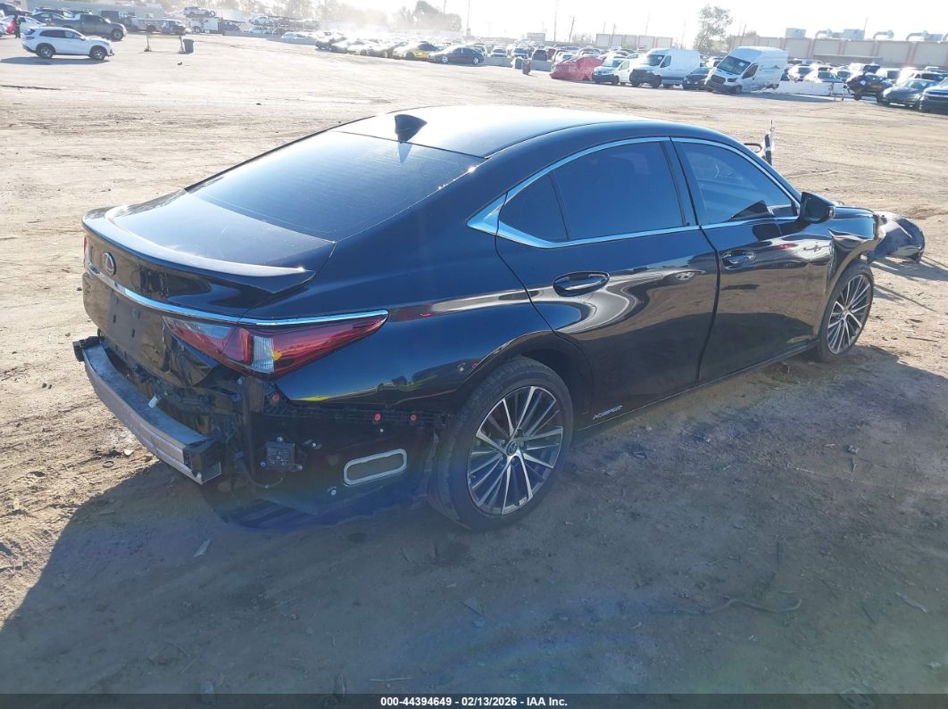 Lexus ES 2022