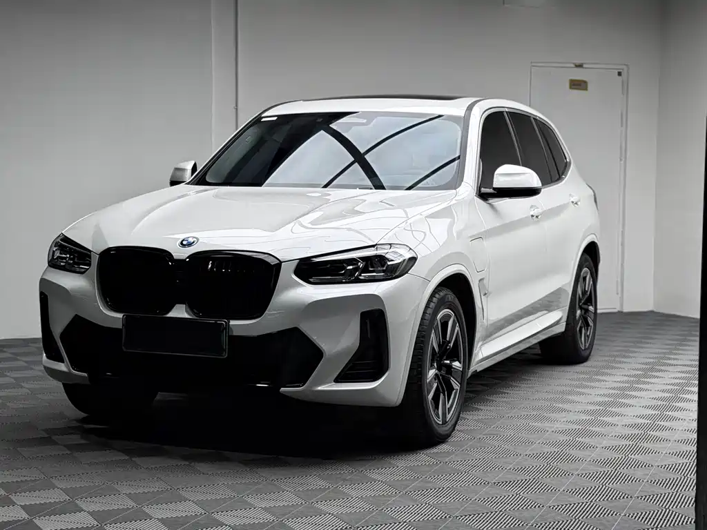 BMW iX3 2024
