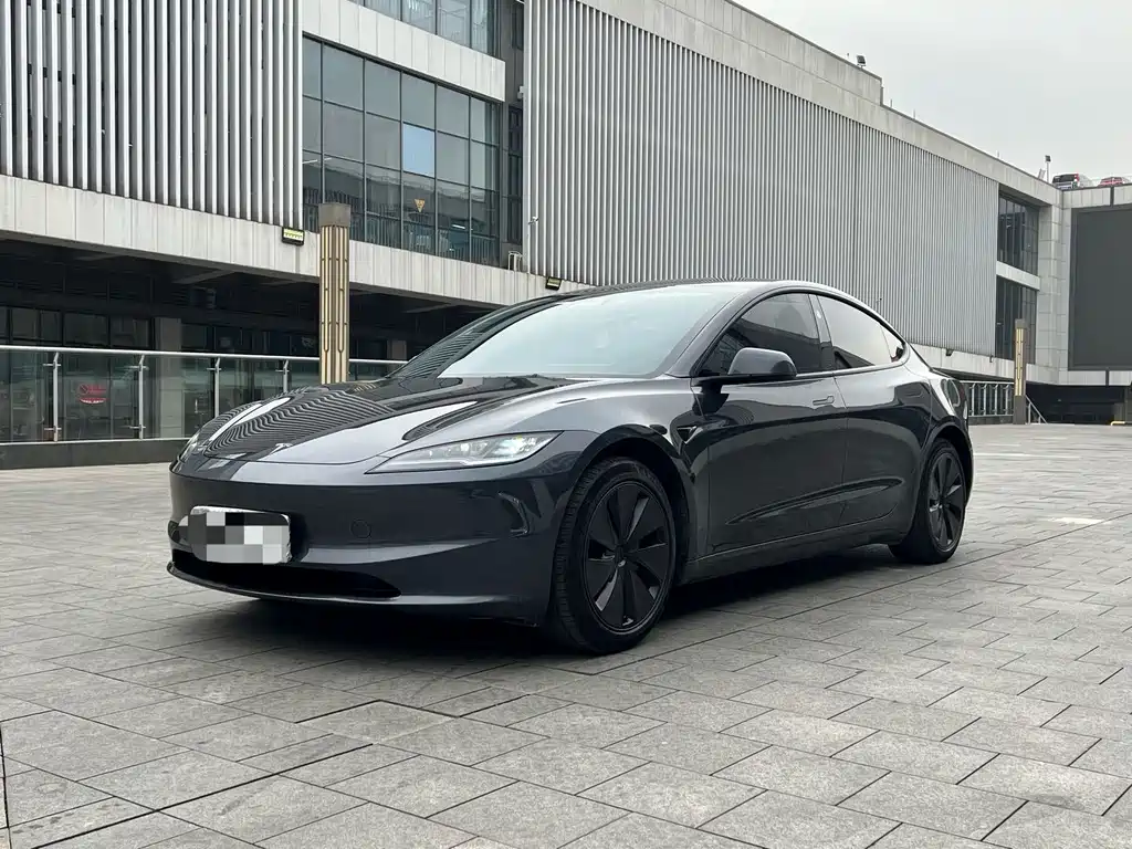 Tesla Model 3 2024