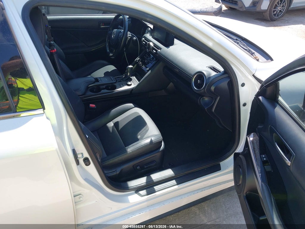 Lexus IS 300 2021